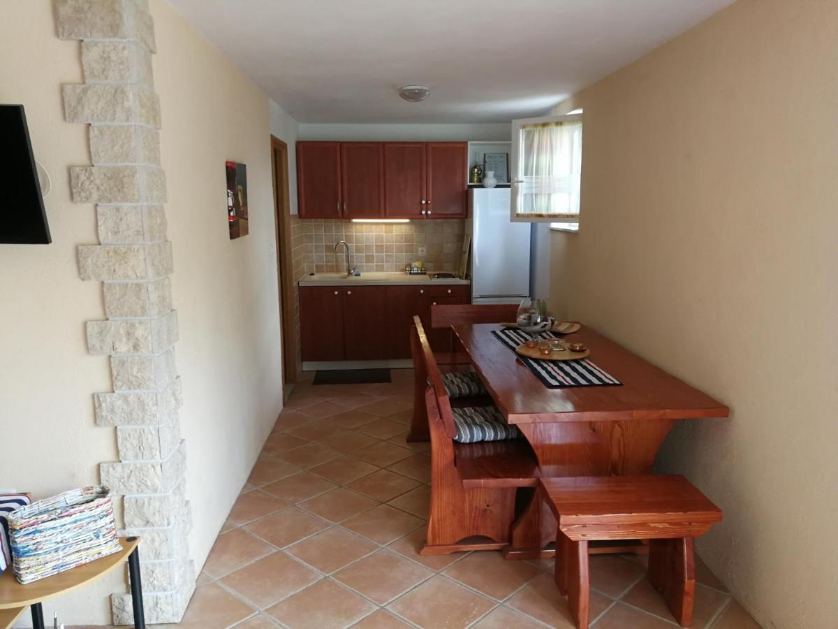 Apartmani Ban Омишаль Екстер'єр фото
