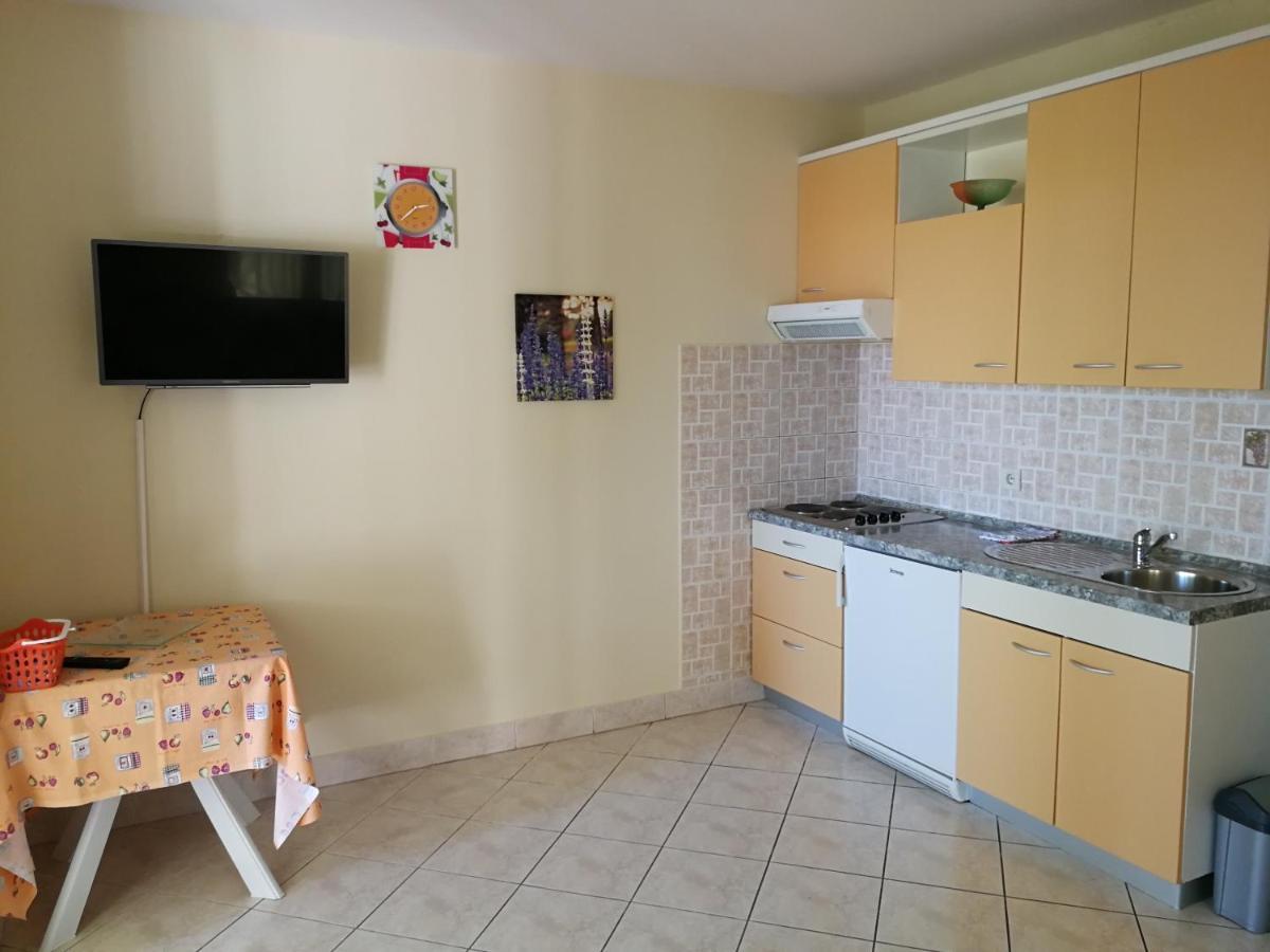 Apartmani Ban Омишаль Екстер'єр фото